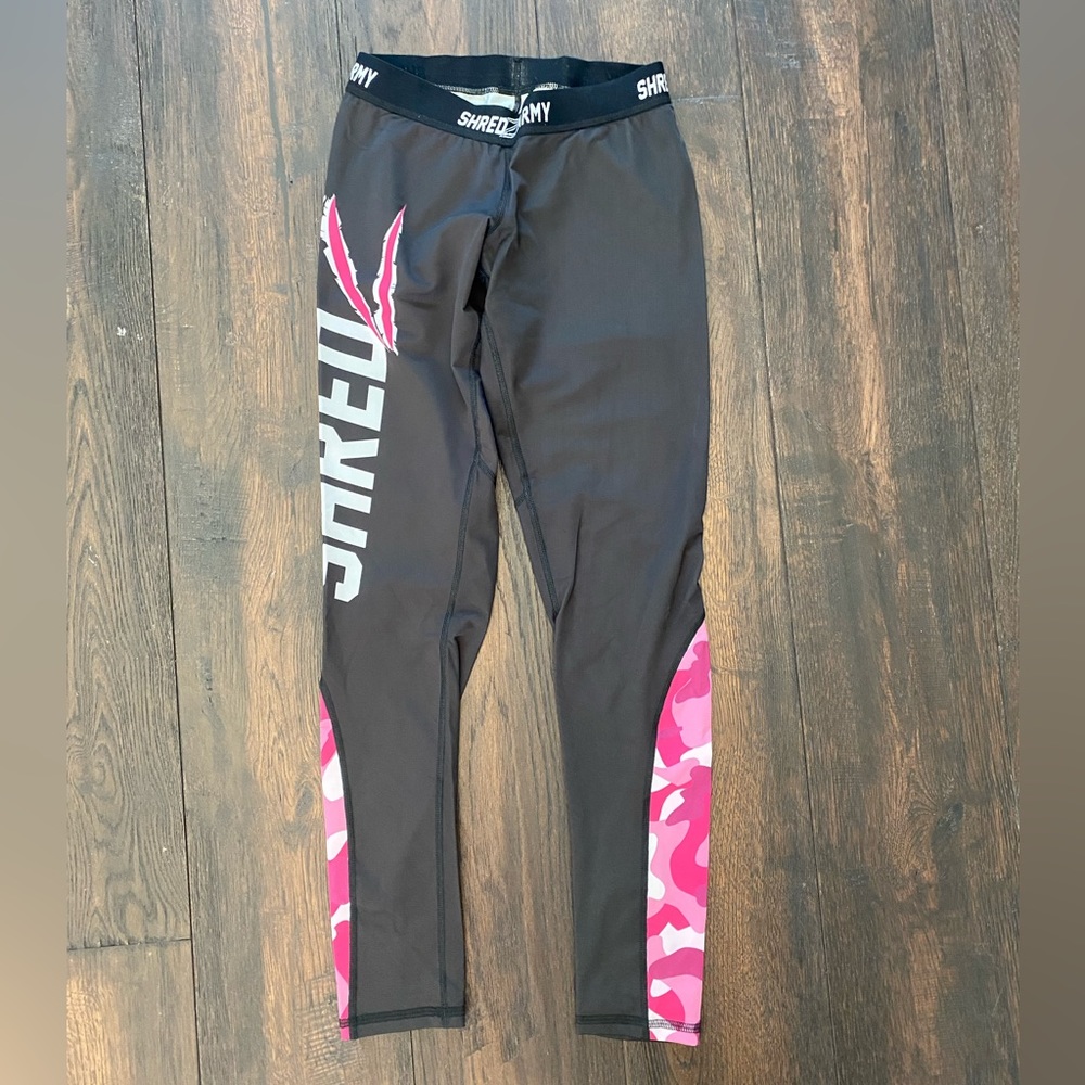 Shredz pink camo pants leggings